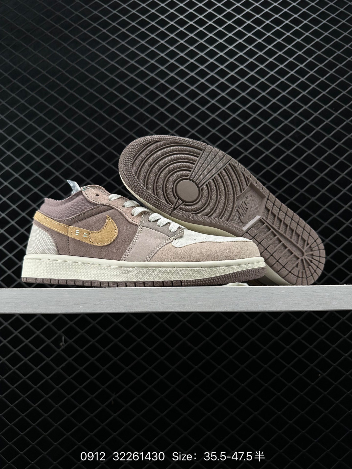 NIKE  Air Jordan 1 Low